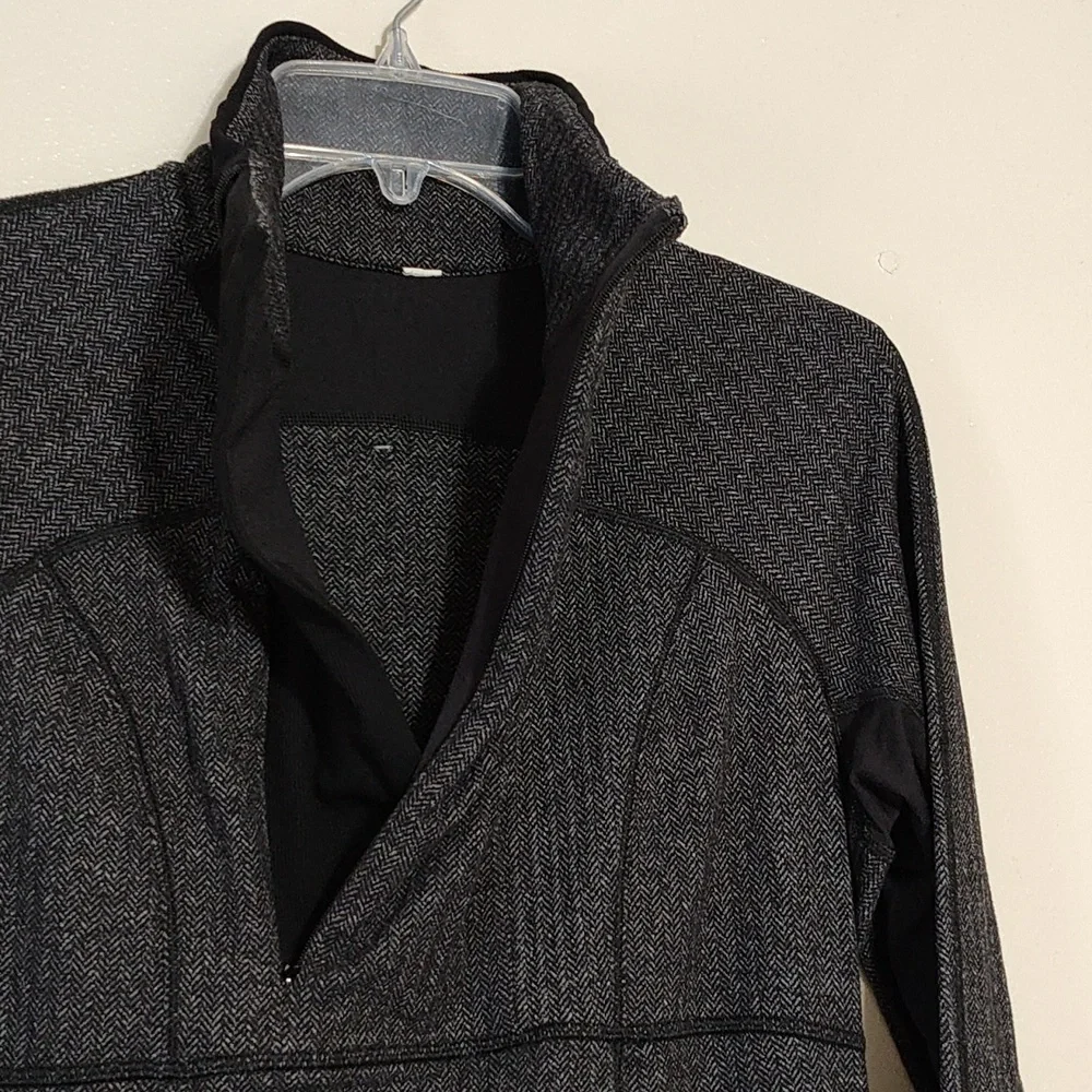 Lululemon Base Runner Half Zip size 10 - Picture 14 of 15